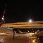 Plaatsing van de zware betonnen liggers (Jochem Bood)