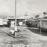 Busstation aan de Marijkestraat (Digitale ansichtkaart, 50 jaar groeistad)