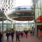 Winkelen in futuristisch Spazio (Dammis de Geus)