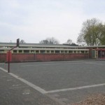 Het speelplein achter de rechter vleugel