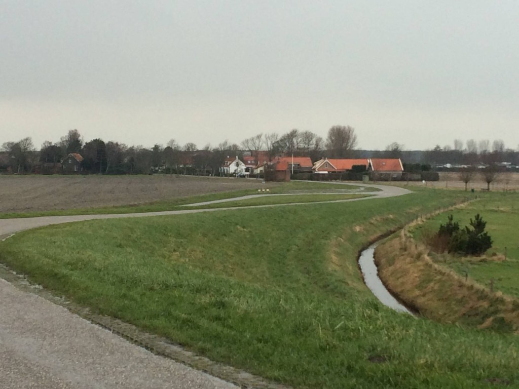 Het dorpje Ellemeet ligt mooi verscholen naast de N57.