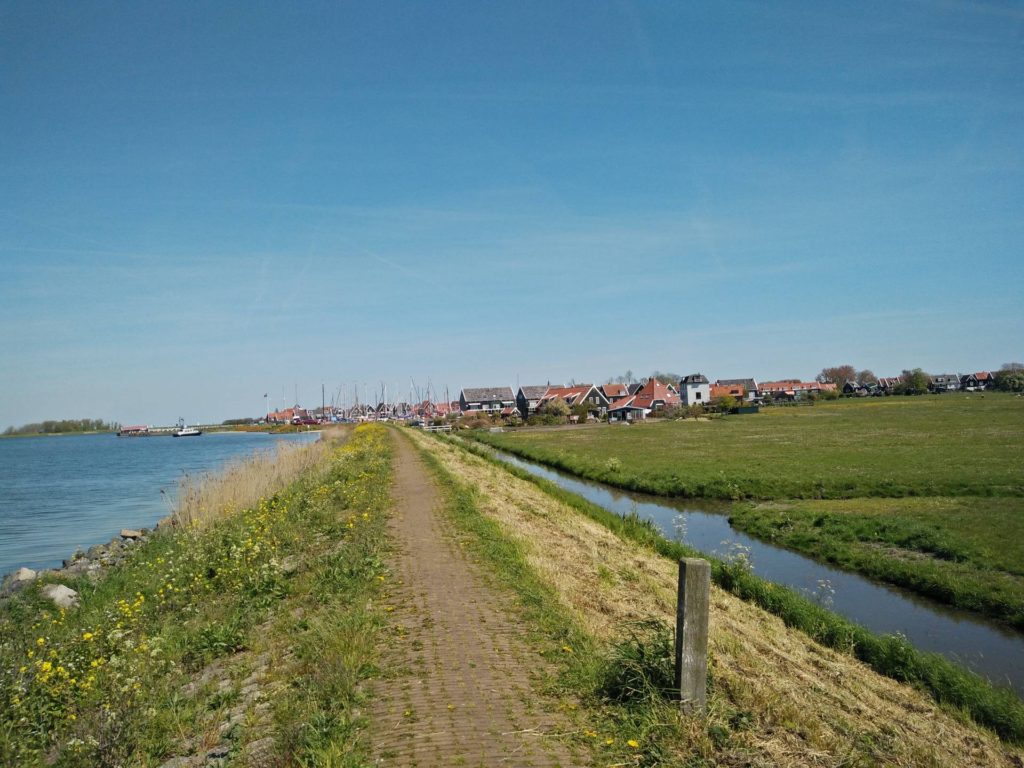 Een heel fraai uitzicht op de haven van Marken.