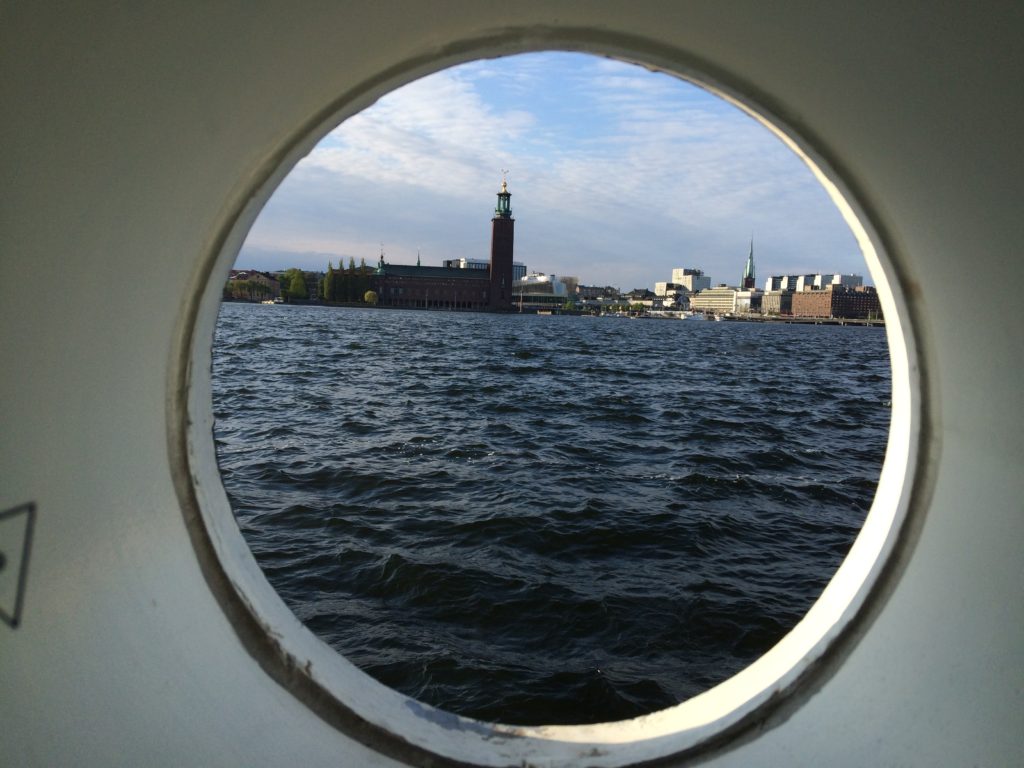 Vanaf onze kamer op het botel hadden wij dit uitzicht op het Stadshuis.