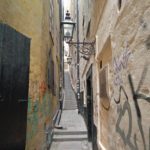 Dit is het smalste straatje in het oude centrum van Stockholm. Het straatje is ook wel erg fotogeniek.