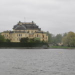 Met de boot vanaf het centrum van Stockholm ben je in een uurtje bij Drottningholm Palace. Een heel fraai paleis, die ook vandaag de dag nog gebruikt wordt door de koninklijke familie van Zweden.