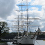 Een iets ouder zeiljacht dat nu als een soort hotel dienst doet.