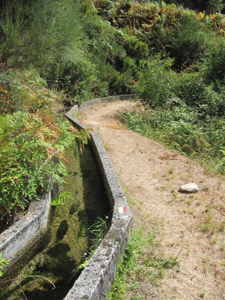 Tijdens de wandeling kwamen we een heel eind langs deze fraaie Levada te wandelen.