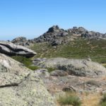 Tijdens de wandeling kwamen we deze hele fraaie granieten rotsen tegen.