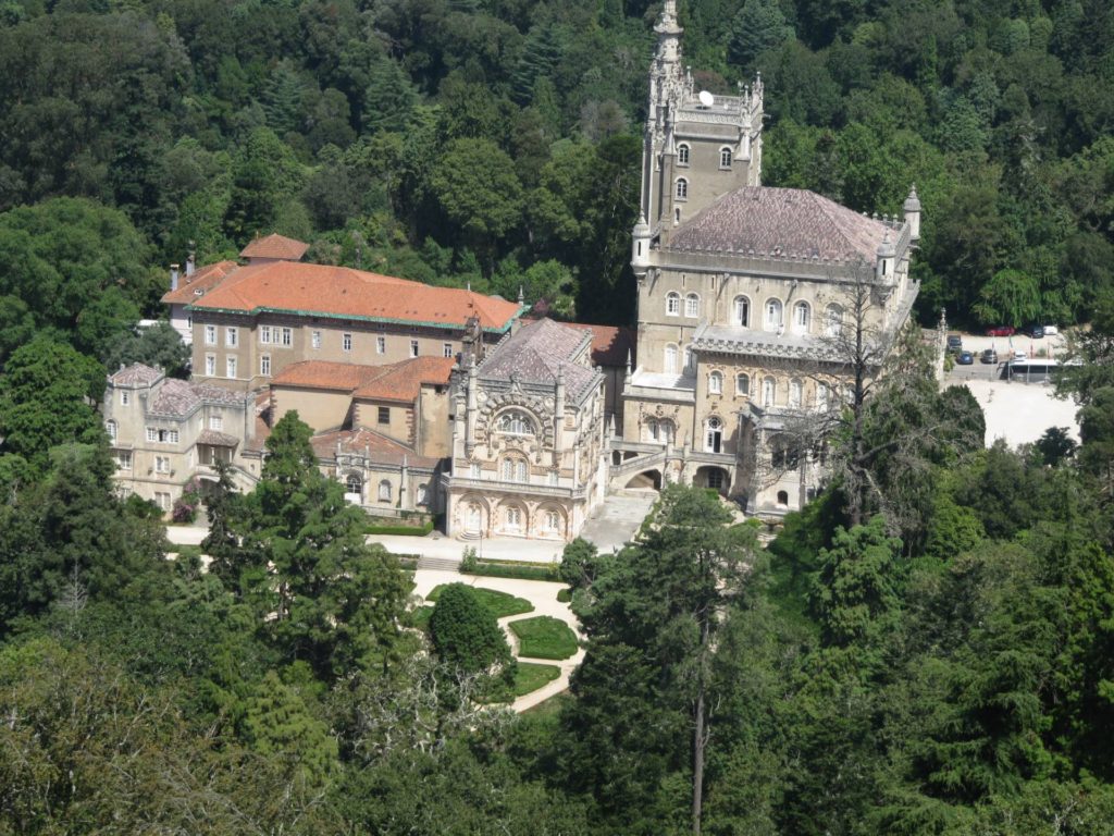 In Mata do Bussaco staat ook dit zeer fraaie jachtslot.