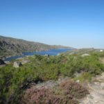 Een mooi uitzicht tijdens de wandeling op het kleinere stuwmeer op ongeveer een kwart van de wandeling.
