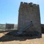 Het kasteel van Linhares. De beide torens zijn niet te bezoeken, de rest van het kasteel wel.