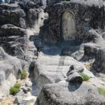 In de buurt van Torre staat dit hele fraaie kapelletje gewoon in de bergen uitgehouwen.