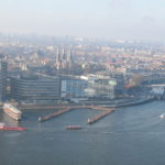 Vanaf A'DAM Lookout, boven op de A'DAM Tower, is dit het uitzicht over Amsterdam.