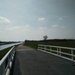 Een met de hand gegraven kanaal waarlangs wij een heel stuk moesten wandelen.