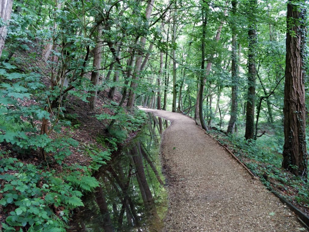 Een heel fraai pad langs een hele mooie beek