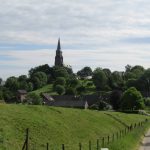 Hier zie je goed dat Vijlen hoger ligt dan de omgeving, maar dat de kerk nog hoger ligt dan Vijlen zelf