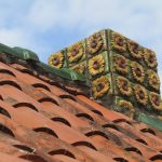 De schoorsteen op El Capricho de Gaudi.