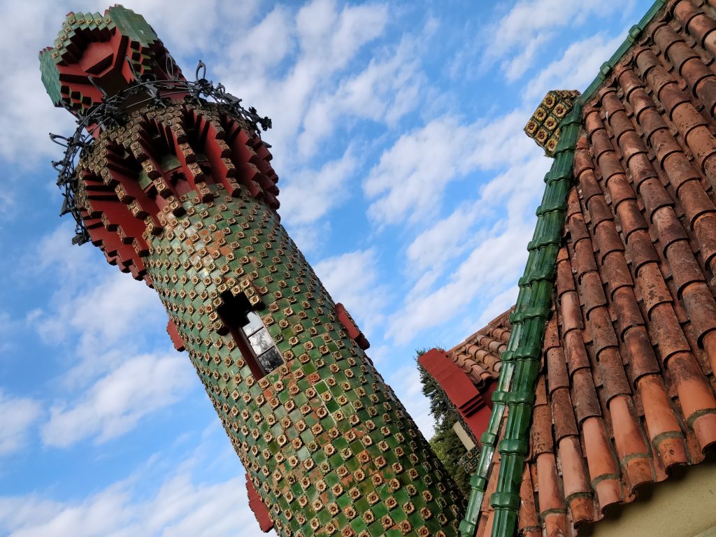 Bij El Capricho de Gaudi stond ook een hele fraaie toren.