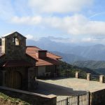 We moesten er even voor wandelen, maar dan zagen wij deze mooie kerk.