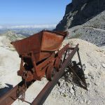 Het pad kwam langs een oude mijn ingang.