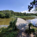 Een dam over een stuk water