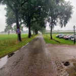 Het was erg druilerig weer bij de start van de wandeling