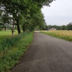 De wandeling vervolgde over deze fraaie weg