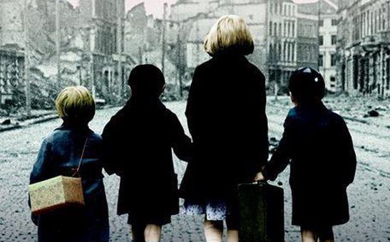 Boek : Diney Costeloe - Familie op de vlucht