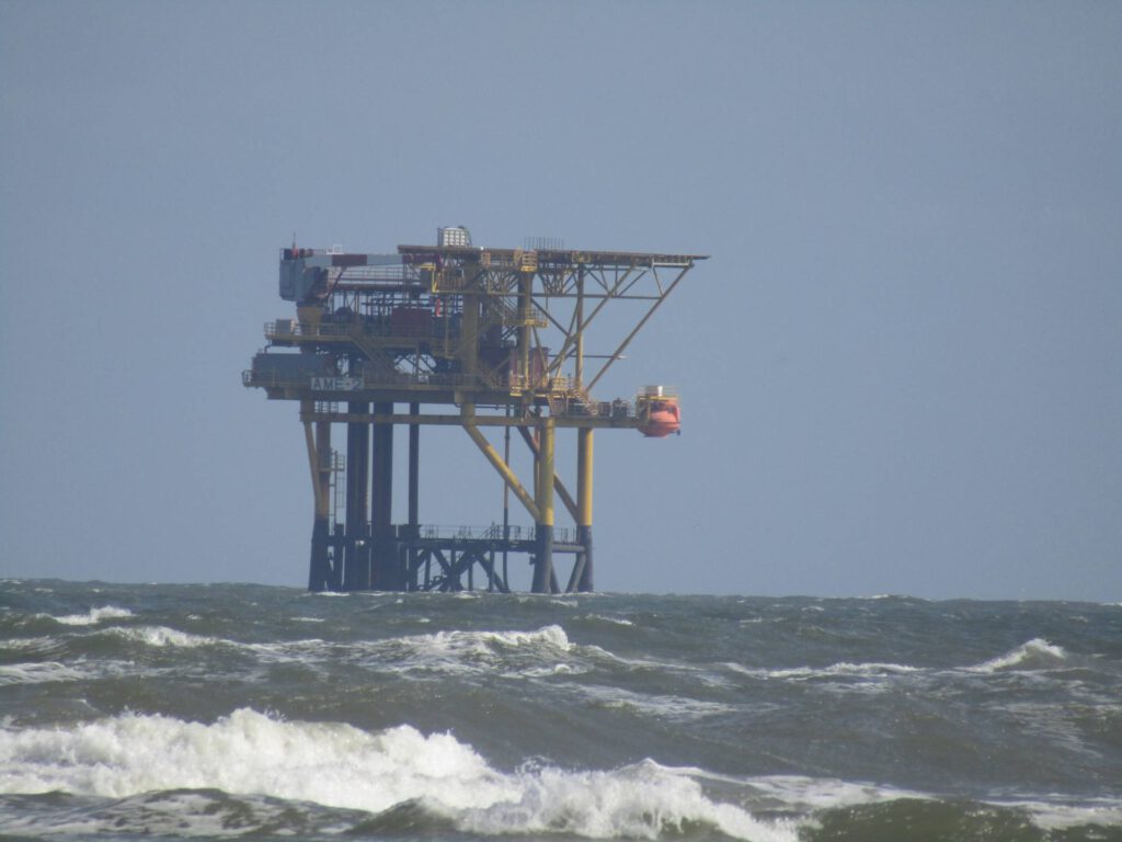 Boortoren bij Ameland (2)