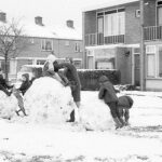 Sneeuwpret in Van Goghstraat (1969)