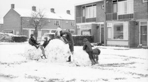 Sneeuwpret in Van Goghstraat (1969)