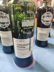 The Scotch Malt Whisky Society 115.12 A mixologists's nosebag (Knockdu)