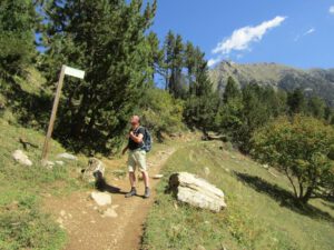 Ik bij een wegwijzer