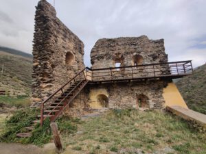 De restanten van een oude burcht