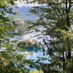 Uitzicht op het kerk eilandje in meer Bled