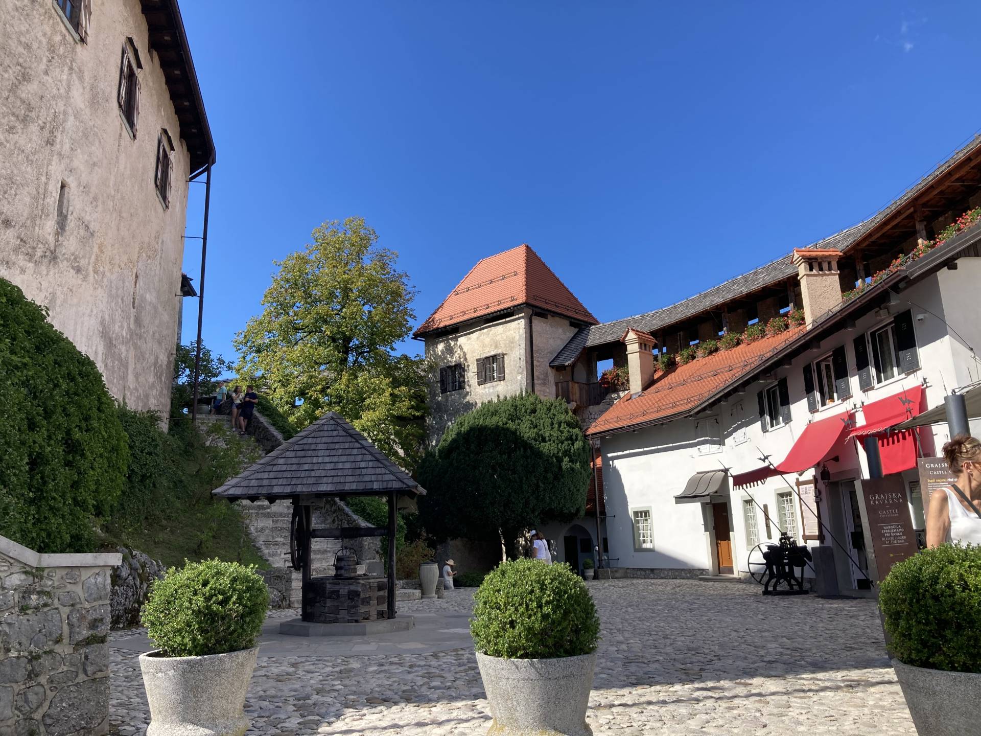 Het binnenplein van Kasteel Bled