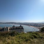 Uitzicht op een mooie badplaats