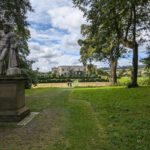 De tuin bij een fraai kasteel