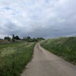 Een weggetje langs het spoor