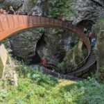 Een trap in een mooie kloof