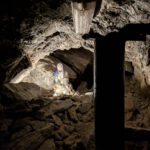 Een mariabeeld in een oude kopermijn