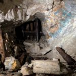 Koper in de rots in een oude kopermijn