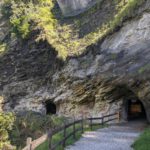 De ingang van een fraaie tunnel