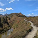 Een leuk pad een bergtop op