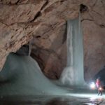 Een blik in de ijsgrot Eisriesenwelt