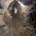 Een gang in een oude kopermijn