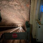 De glijbaan in Saltzwelten Saltzburg om een verdieping af te dalen